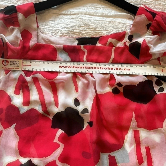 Ann Taylor - Red Poppy Design short sleeve chiffon top. Size S - Picture 5 of 6